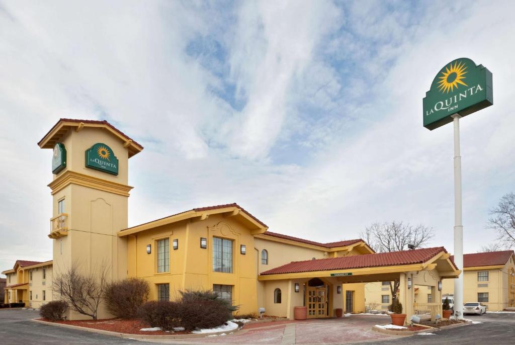 La Quinta Inn by Wyndham Omaha West Main image 1